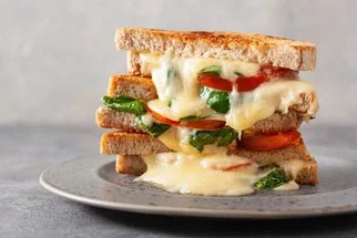 Dobrota mezi dvěma plátky chleba: Vyzkoušejte toasty a sendviče na 10 způsobů
